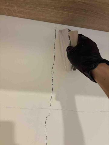 詹文欽，兆基屋管 - 裂痕批土