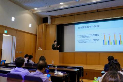 Sam老師 - 於日本舊九州帝國大學--九州大学進行台日交流學術研討會論文報告。