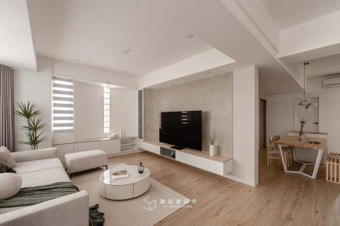 澐石室研所（創力雲室內裝修股公司） - 冉冉韶光｜台中舊翻新｜曉明殿廈｜電梯大樓
晨起煮上一杯摩卡，咖啡的醇、巧克力的香，
名為「幸福」的香氣繚繞，交織出日常生活的縮影。
入門活潑的玄關跳色花磚、波光粼粼的長虹屏風、
手感溫潤的木質中島。
柔暖陽光灑入的客廳書房，
彼此在各自的空間忙碌著，
偶爾眼眸相遇彼此間的默契，
冉冉韶光靜靜而美好。