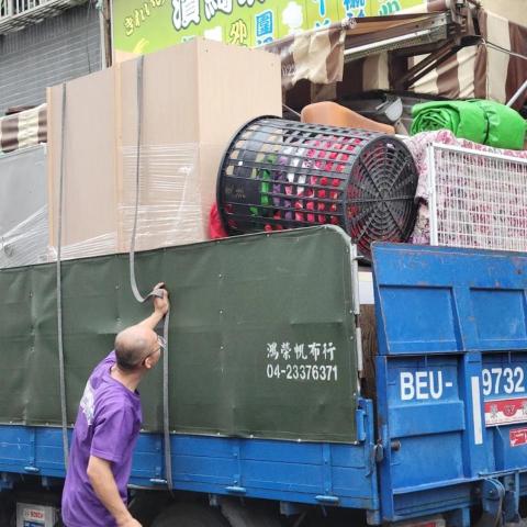 提供冰箱服務的專家家偉