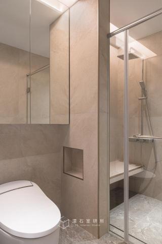 澐石室研所（創力雲室內裝修股公司） - 無障礙衛浴設計(30年大樓舊翻新)