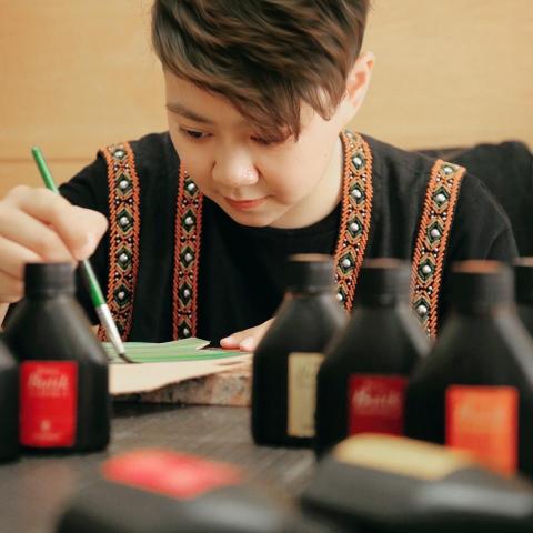 提供皮革修復服務的專家噶菈淥