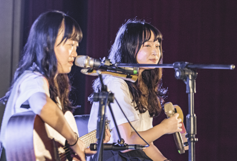 許愉婷 - 吉他自彈自唱、和音表演