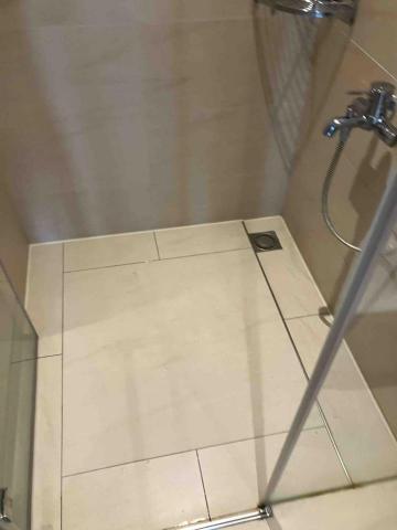 恩典清潔 - 廁所壁磚分離式玻璃地板玻璃清潔