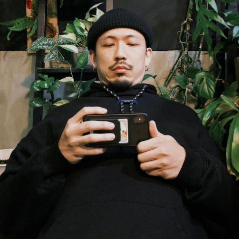 提供理髮店服務的專家簡禎