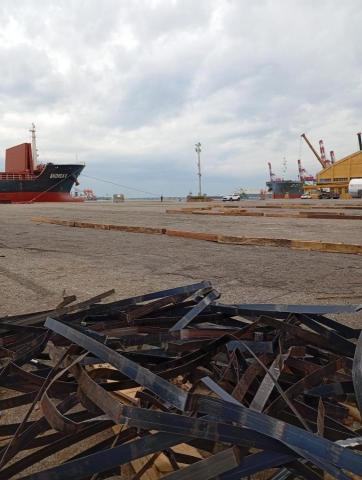 桔源工程行 - 船邊卸貨