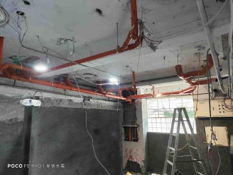 陳韋佐 - 大同大學廁所排水施作 水平精準 直線直角簡潔漂亮