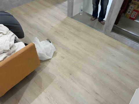 梁振岳 - SPC防水石碩地板