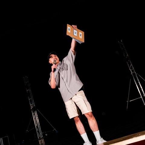 提供舞會禮服服務的專家MG