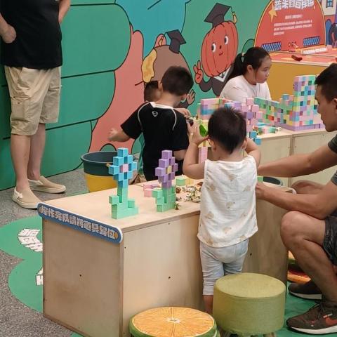 玉婷 - 陪玩積木