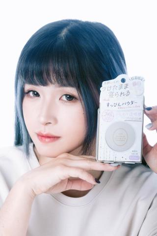 何羿廷 - 美妝產品拍攝