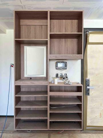 信實木工/室內裝修 - 還沒裝上門片的玄關櫃