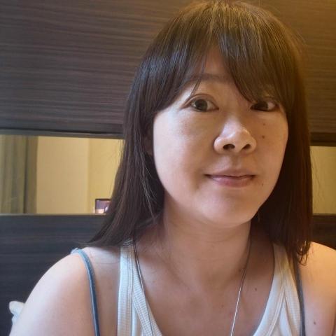 提供法文服務的專家梁小姐