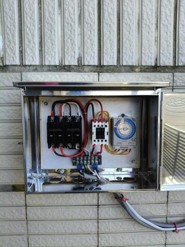 瑋成水電裝修工作室 - 施工後：電熱水器搭配定時器控制