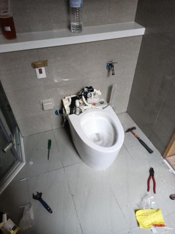 順穩通陳師傅 - 安裝馬桶