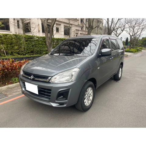 勁哥接送 - 五人座休旅車，寬敞舒適、雙安全氣囊。