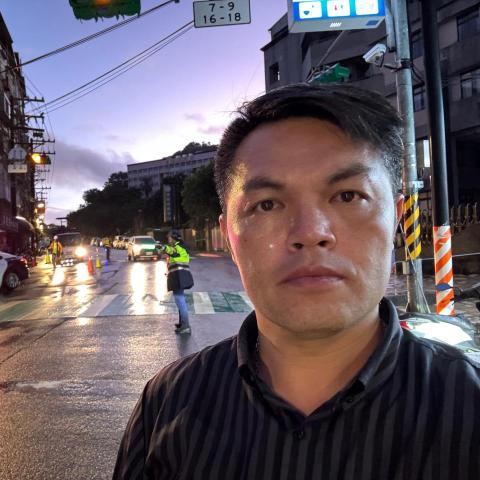 提供仁武地政服務的專家老爹施偉政