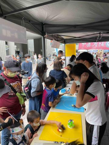 張亦菲 - 科學市集活動，帶領小朋友用有趣的方式學習