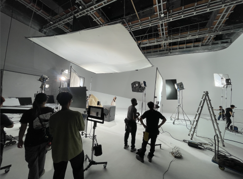 余快登 - 電視廣告棚內拍攝