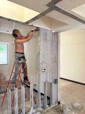 好工人拆除裝修團隊 - 基隆隔間改裝施工中