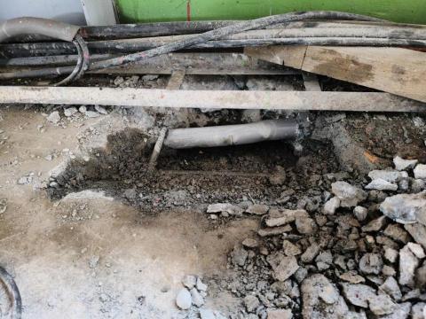 瑋成水電裝修工作室 - 施工前：水管破裂