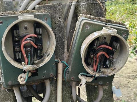 瑋成水電裝修工作室 - 施工中：電表箱更換