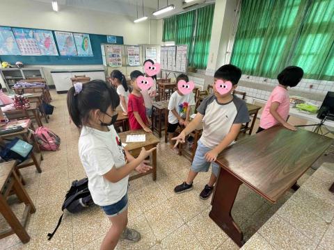 Vivian Chen - 分組競賽，利用keywords造句