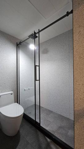 可能設計有限公司 - 新式免拆磁磚工法:牆面石晶薄板+地面日本防滑地板鋪設 可能設計有限公司 - 新式免拆磁磚工法:牆面石晶薄板+地面日本防滑地板鋪設