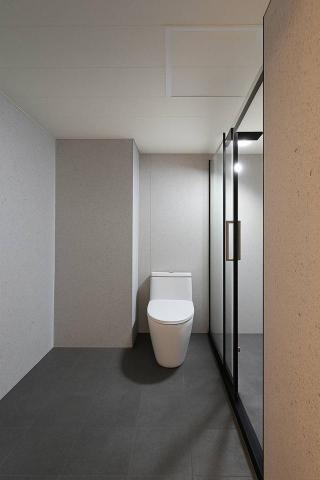 可能設計有限公司 - 新式免拆磁磚工法:牆面石晶薄板+地面日本防滑地板鋪設 可能設計有限公司 - 新式免拆磁磚工法:牆面石晶薄板+地面日本防滑地板鋪設