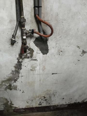 涂智鈞 - 牆面水管漏水修復
