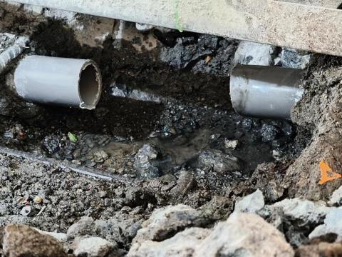 瑋成水電裝修工作室 - 施工中：水管破裂，鋸管