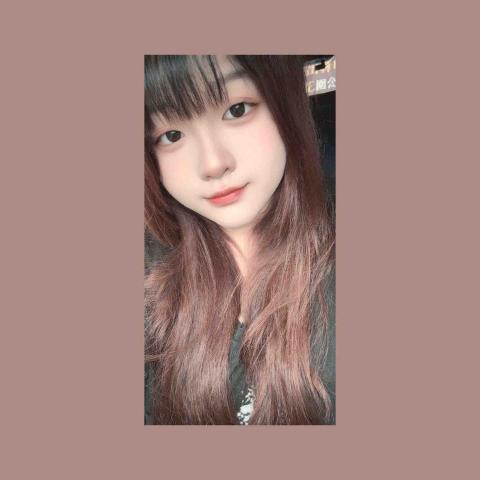 提供客服服務的專家張琇閔