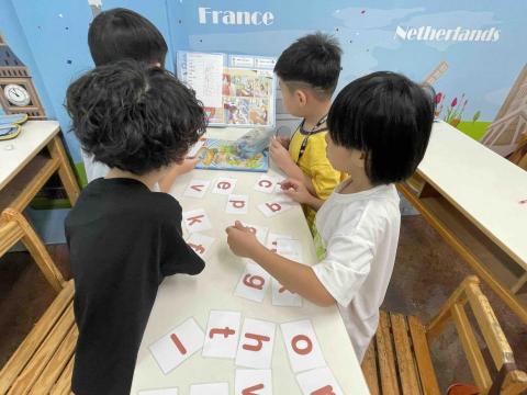 Vivian Chen - 初階孩子練習將單字完整拼出！