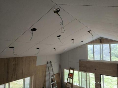 涂智鈞 - 崁燈開孔佈線安裝