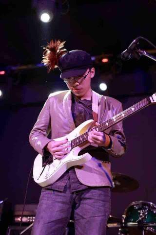 提供烏克麗麗服務的專家孫逸安