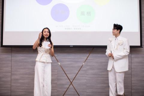 劉品秀 - 由中華國際美容協會（CIBA）主辦的「2025國際美學藝術節」，在淡水將捷鬱金香酒店登場，集結多國美學品牌與專業講師，帶來講座、展演、香氛市集等豐富內容。擔任主持人，我以親切流暢的節奏，引領現場來賓感受講師們的魅力！:)
「穿白計畫」的純白視覺，讓現場氛圍更顯質感與一致性。看著賓客交流、體驗與投入其中，我真切感受到這場活動不只是專業的展示，更是一次讓人全方位感受美與創意的盛會喔！