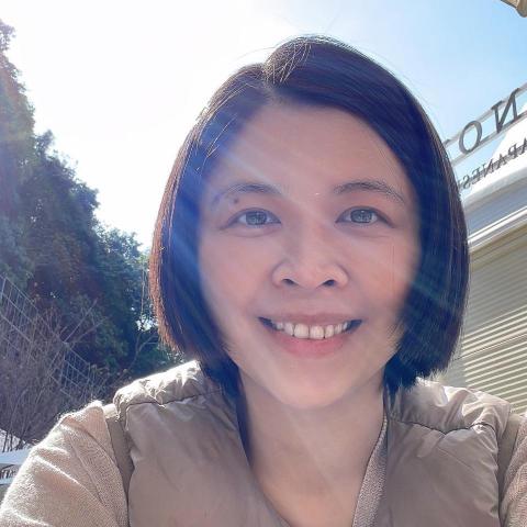 提供n4服務的專家胡小姐