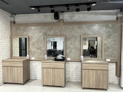 小游 - 座位區兩面 定位後視角