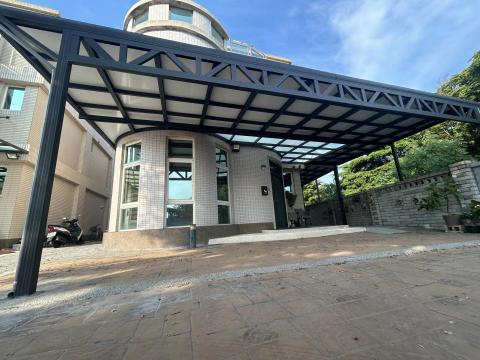 弘乙鋁門窗行 - 採光罩。多邊形牆面