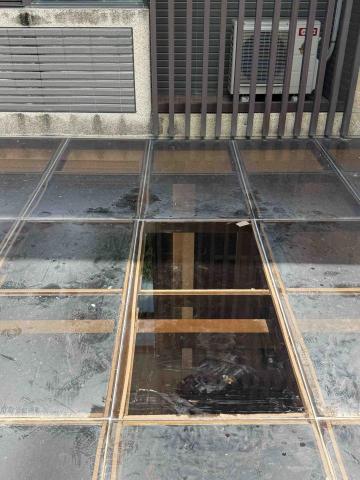 鐵件職人企業社 - 玻璃不小心被物品砸破 更換單片茶色玻璃