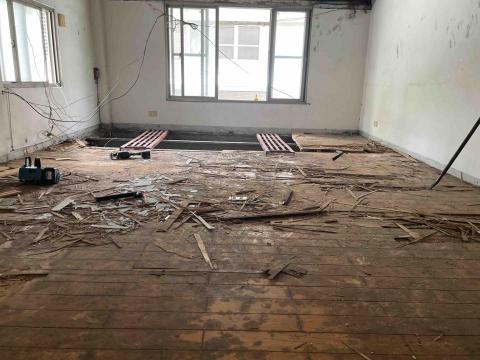陳柏華 - 台中市西區大全街木板拆除作業