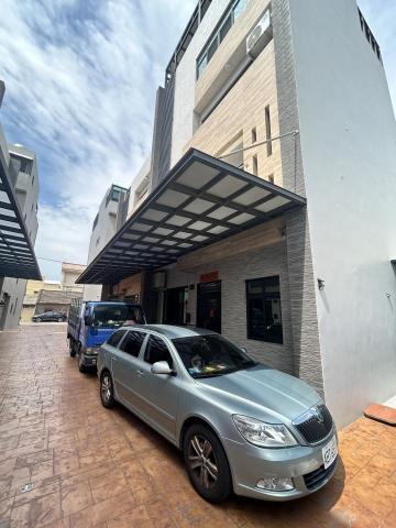 弘乙鋁門窗行 - 無立柱採光罩。