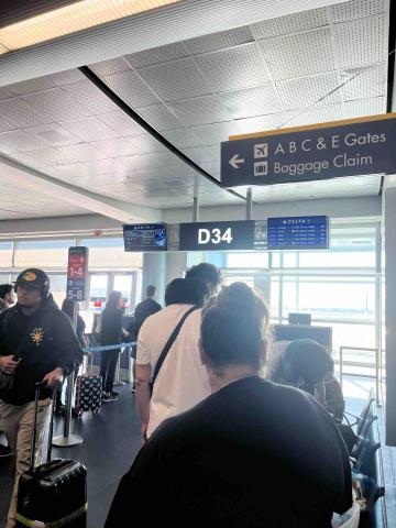 潔米老師 - 美國夏綠蒂機場