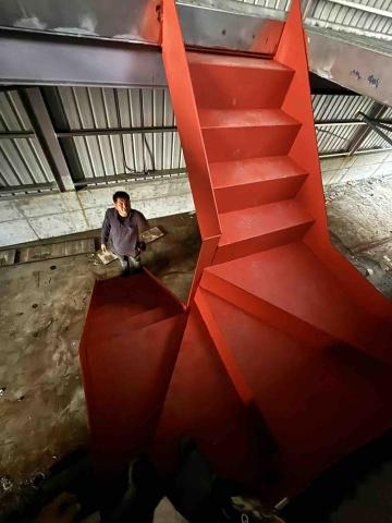 鑫海工程行 - 鋼梯