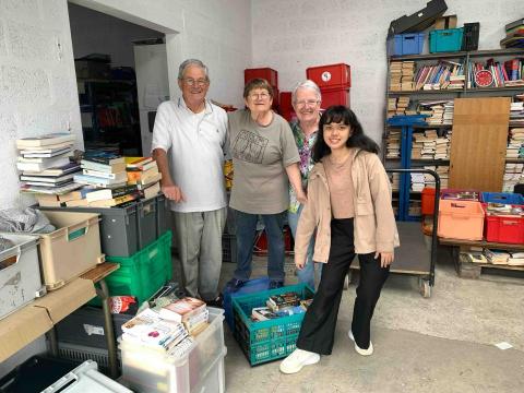 黃奕馨 - Emma&uuml;s志工經驗 -協助整理書籍、銷售