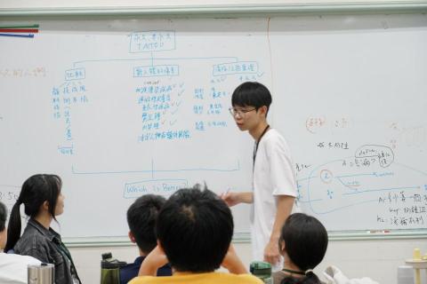 提供高中生物服務的專家林文耀