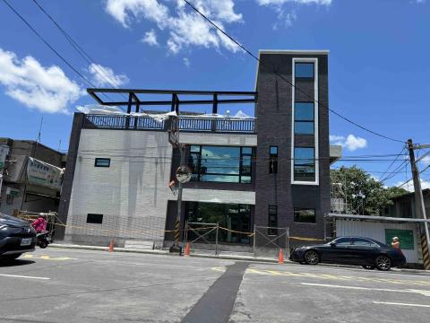 鑫海工程行 - 外牆飾條 欄杆