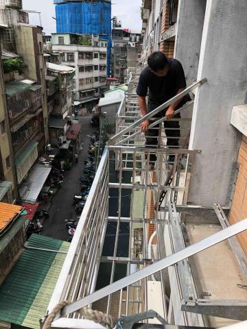 鑫海工程行 - 冷氣架