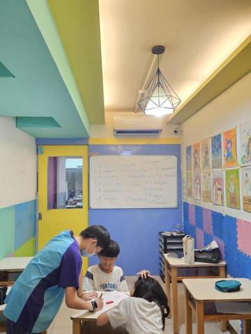 李老師 家教 - 小團班教學照