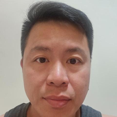 提供短髮燙髮尾服務的專家張順興